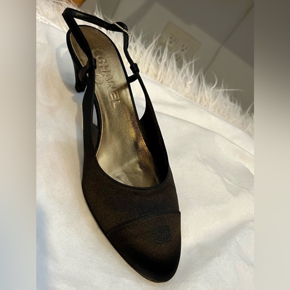 Chanel Interlocking CC Logo Satin Slingback Pumps - Picture 3 of 11